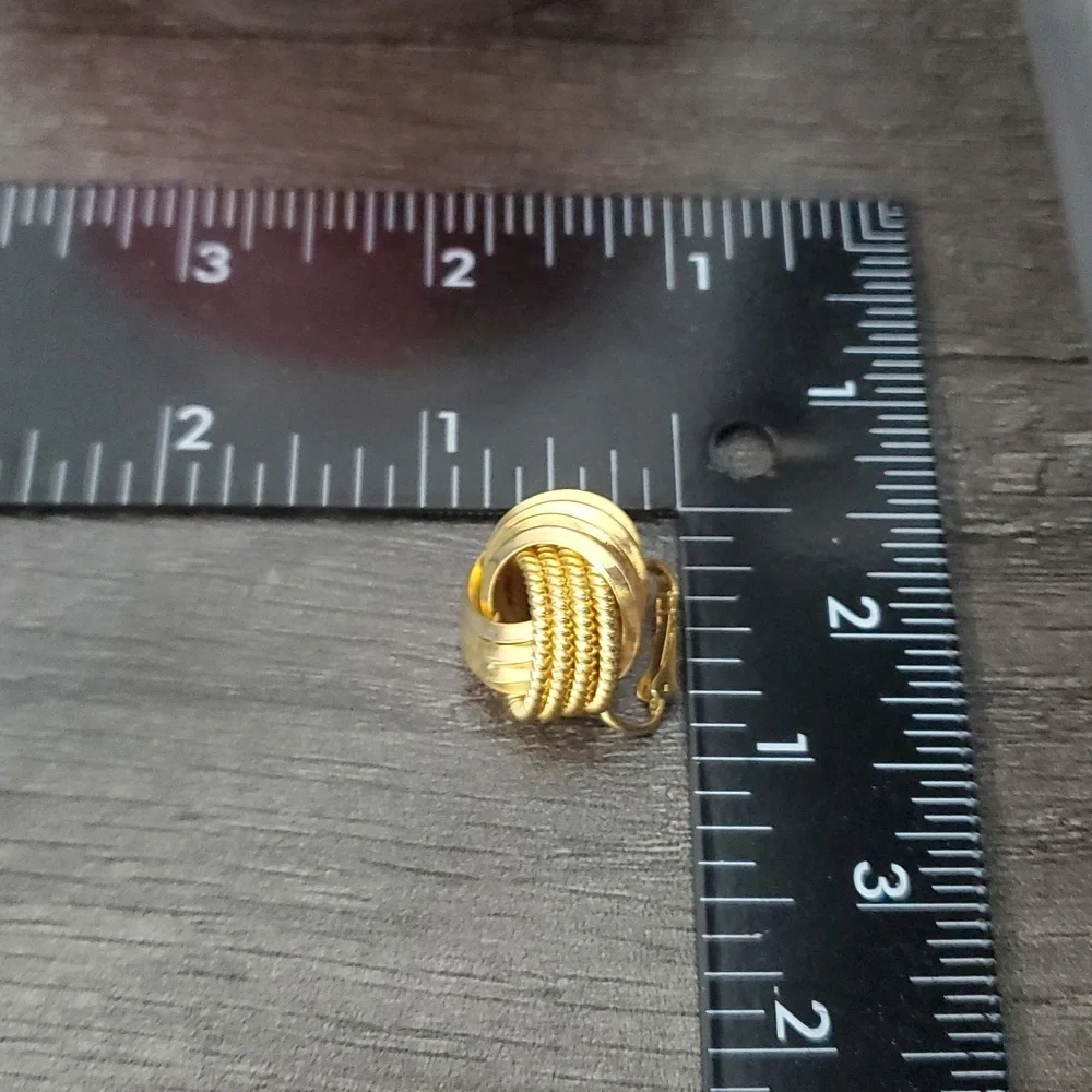 Gold‎ Tone Knot Estate Earrings Clip On E1004 - Picture 3 of 3